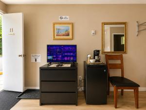a room with a desk with a computer and a chair at Overlander Motel in Chase