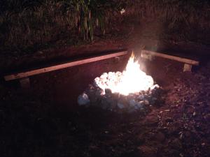 a fire pit in the ground at night at Cabañas 7 Colinas in Coto Brus