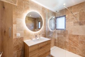 a bathroom with a sink and a mirror at Petit Clos d'Hélix in Annay-sur-Serein +24 photos
