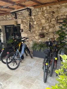 a group of bikes parked in a stone building at Le Trésor des Templiers in Malataverne