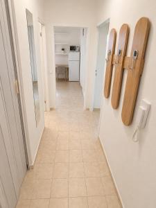 a hallway with a room with a hallway at Moderní studio s terasou v klidné lokalitě in Jihlava