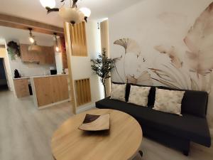 a living room with a couch and a table at Albatros centro Lucena in Lucena