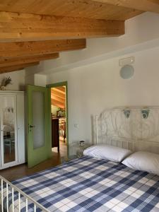 a bedroom with a bed and a green door at B&B Da Mariella in Spigno Saturnia