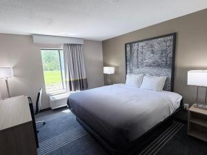 a hotel room with a large bed and a window at Super 8 by Wyndham Hannibal in Hannibal +27 photos