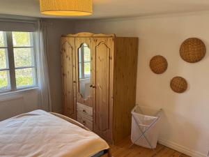 a bedroom with a wooden cabinet next to a bed at Hus Hagagatan in Ruda