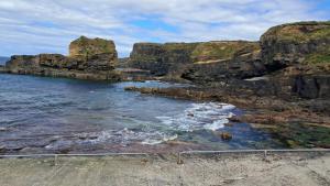 a beach with rocks and the water and the ocean at Hannah's Cottage in Farranfore +11 photos
