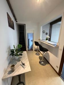 a living room with a table and two chairs at Mc privé in Châtillon-Coligny