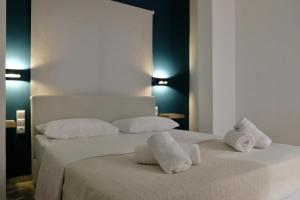a bedroom with two beds with towels on them at Evia Blue Aura in Khrónia