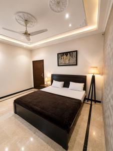 a bedroom with a bed and a ceiling at Vision 2 Islamabad in Islamabad +11 photos