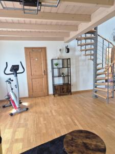 a room with a gym with a treadmill and a staircase at LIV Retreat in Dietenhofen