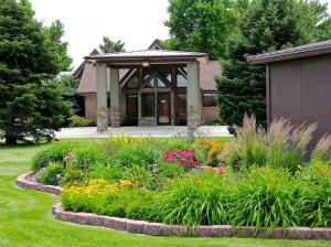 a garden with flowers in front of a building at Trade winds in Valentine