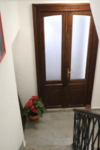 a door with a vase of flowers in front of it at Casa Vacanza del Palio 2 in Nizza Monferrato