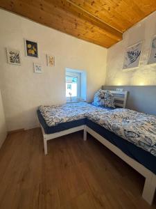 a bedroom with a bed in a room at EifelFein in Niederstadtfeld