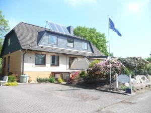 a house with a flag on the side of a street at TheSlowMorningNo1 in Cuxhaven