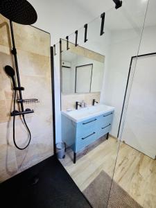 a bathroom with a sink and a mirror at Mas des châtaigniers in Le Vigan