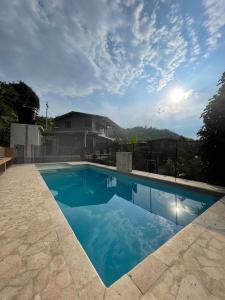 a swimming pool with blue water on a house at Casa campestre Shalom in Vergara