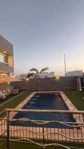 a swimming pool on the side of a building at شاليه لافندر ينبع in Yanbu Al Bahr +3 photos