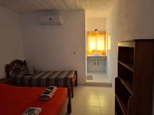 a small room with a bed and a window at El Belichito in Belén