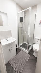a bathroom with a shower and a sink and a toilet at Apex Rooms Salford - Free Parking in Manchester