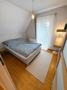 a bedroom with a bed and a window at Mazurski Dom Sucholaski in Wydminy