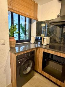 a kitchen with a washer and a dishwasher at Casa Natali 1 in Fuengirola