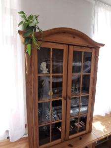 a wooden cabinet with glass doors in a room at Vielstubenhaus - FeWo August in Pirna