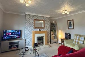a living room with a tv and a fireplace at Character Bedford Apartment with Two Bedrooms in Bedford