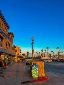 a city street with a street sign on the sidewalk at ITH San Diego Mission Beach Backpacker Hostel in San Diego