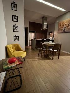 a living room with a yellow chair and a table at Guadalajara American visa - 2 bedrooms in Milpillas