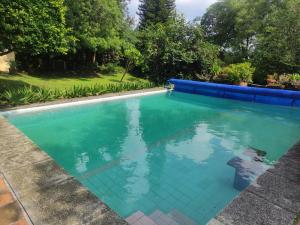 a swimming pool with turquoise water at Rincón de la Luna in Tepoztlán