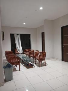 a conference room with chairs and a glass table at Carica homestay in Surabaya
