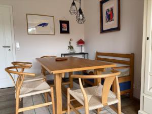 a dining room with a wooden table and chairs at Ferienwohnung Alva Hinterzarten in Hinterzarten
