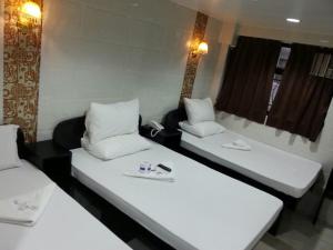 Katil atau katil-katil dalam bilik di Manhattan Guesthouse