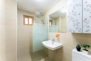 a bathroom with a sink and a mirror at U&I Pension in Yangyang +15 photos
