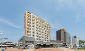 a large building in the middle of a city at Mud Beach Hotel in Boryeong