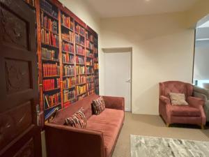 a living room with a couch and a chair at بيت لانا in Abha