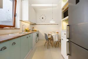 a kitchen with a dining table and a refrigerator at Casa Miclá in Lagos