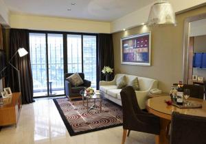 a living room with a couch and a table at Dan Executive Apartment Guangzhou Zhujiang New Town in Guangzhou
