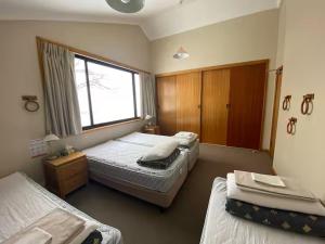 a bedroom with two beds and a window in it at Illabunda Ski Lodge in Perisher Valley