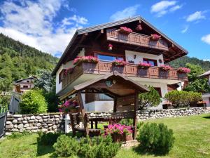 a house with flowers on the balcony at Casa Lassù in Pieve di Cadore