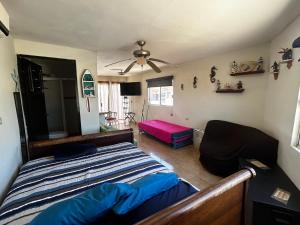 a bedroom with a bed and a couch at Departamento 3 tecalai San Carlos, Sonora in Rancho El Pozo