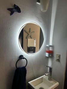 a bathroom with a sink and a mirror at Departamento 3 tecalai San Carlos, Sonora in Rancho El Pozo