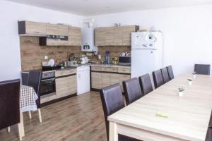 a kitchen with a table and chairs and a refrigerator at Franc Llagami - Rooms - 2 in Vecsés