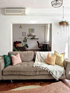 a living room with a couch with pillows on it at Di Vine in Maputo