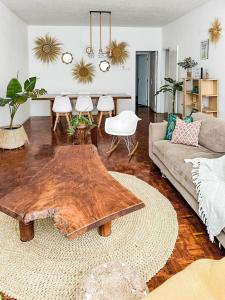 a living room with a couch and a table at Di Vine in Maputo