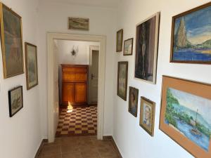 a hallway with paintings and pictures on the walls at Weinvilla in Wolkersdorf