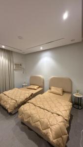 a room with two beds in a room at شقق مرفا in Hail