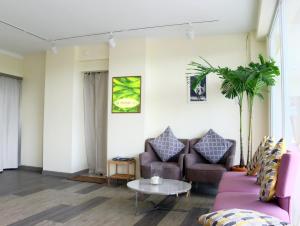 Uma área de estar em Sebastien Hotel