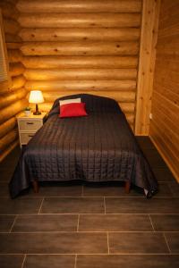 a bedroom with a bed in a wooden wall at HIMOS Petäjäkuja 3 in Himos