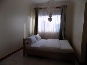 Postel nebo postele na pokoji v ubytování Hotel Millenium Kampala Zaana
